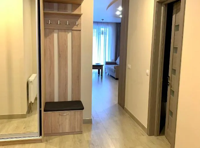 в новобудові *